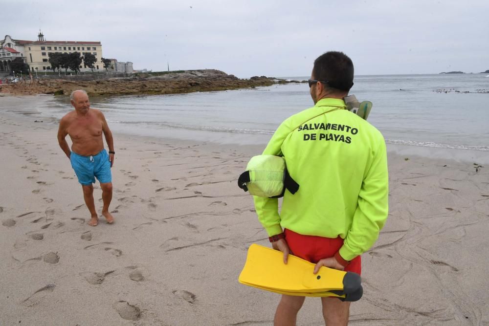 Las playas de A Coruña ya tienen socorristas