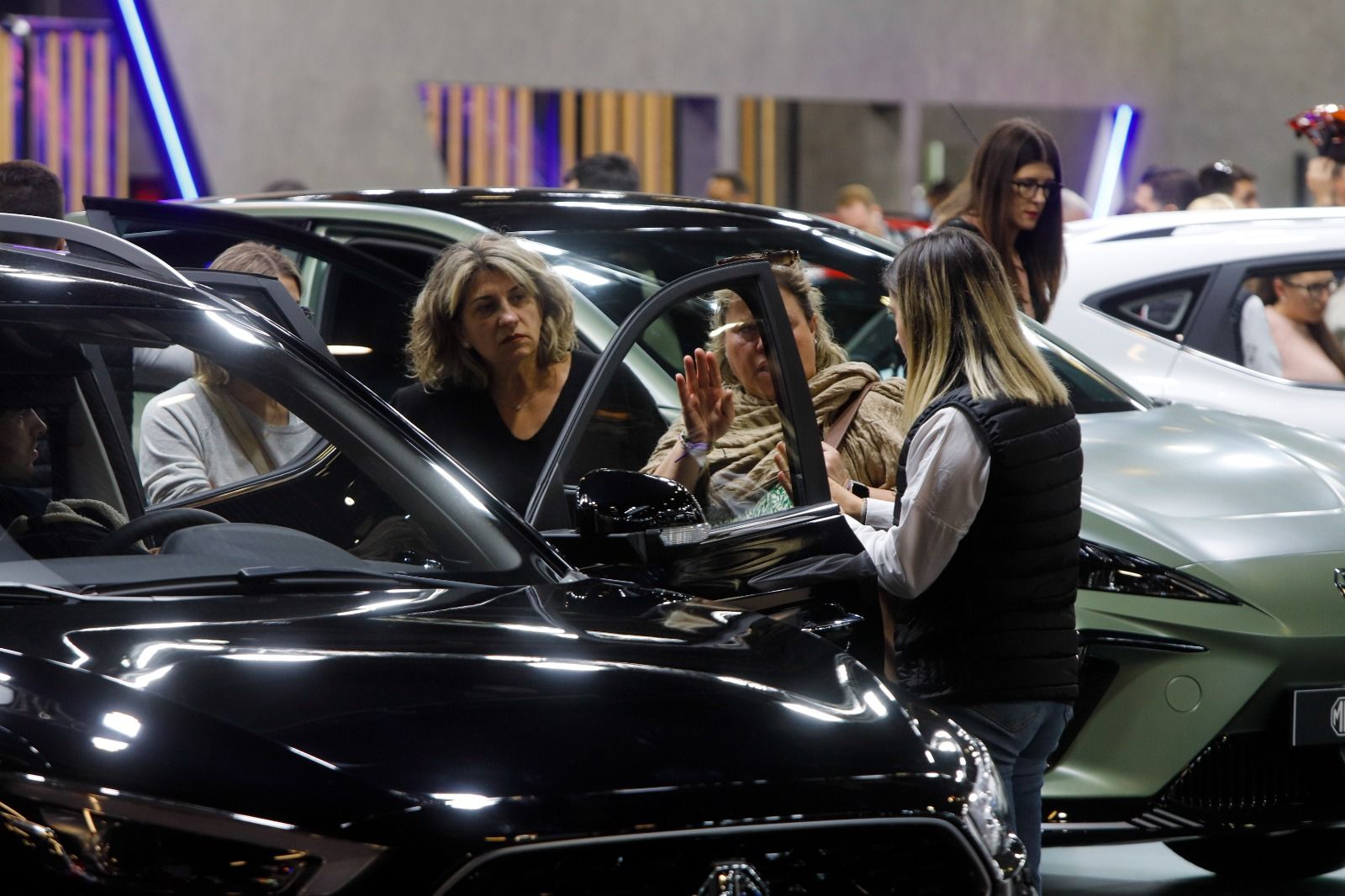 Llenazo en el primer fin de semana de la Feria del Automóvil en València