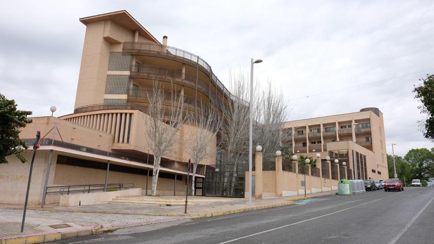 La Policía Local de Elda refuerza la vigilancia en la residencia El Catí tras varias denuncias por robo