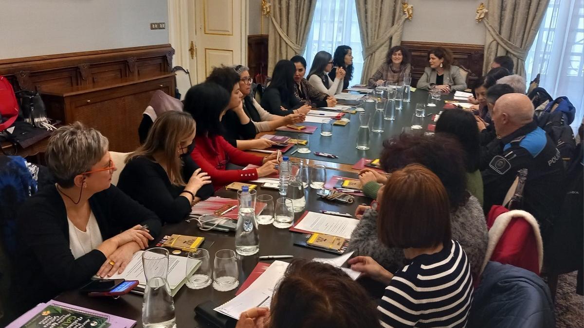 Santiago reactiva a mesa intersectorial contra a violencia de xénero tras cinco anos e en pleno repunte de casos