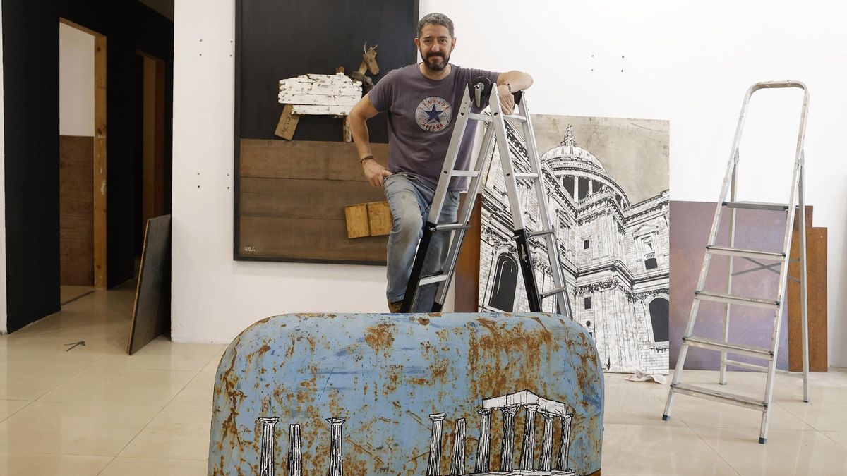 El pintor y escultor Kike Ortega, en la galería efímera que inaugura mañana.
