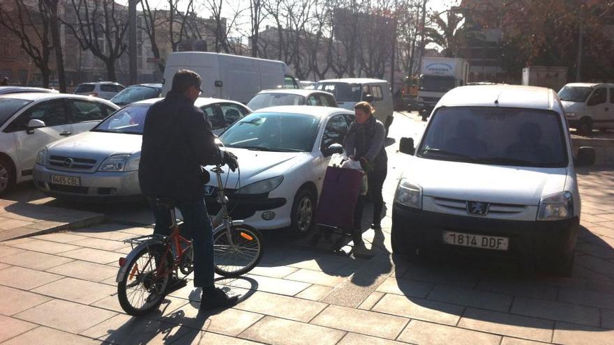 Problemes de mobilitat a la plaça del mercat