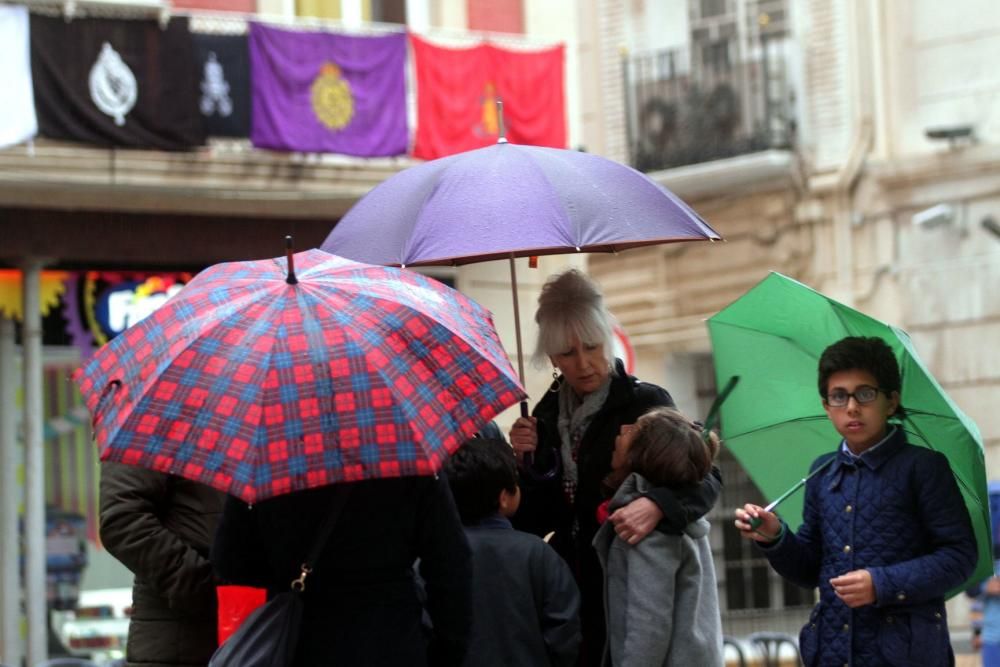 La lluvia obliga a suspender la procesión de la Piedad