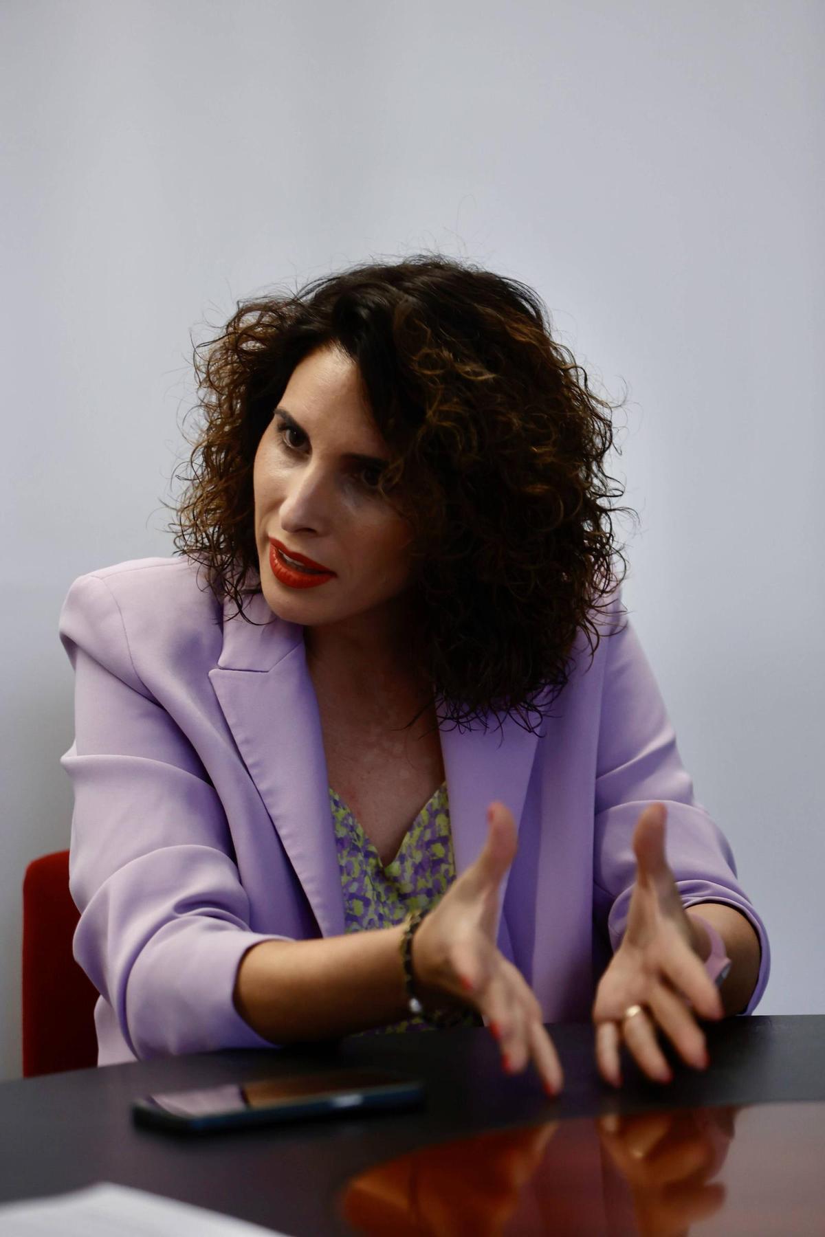 Cristina Mora durante una de sus respuestas