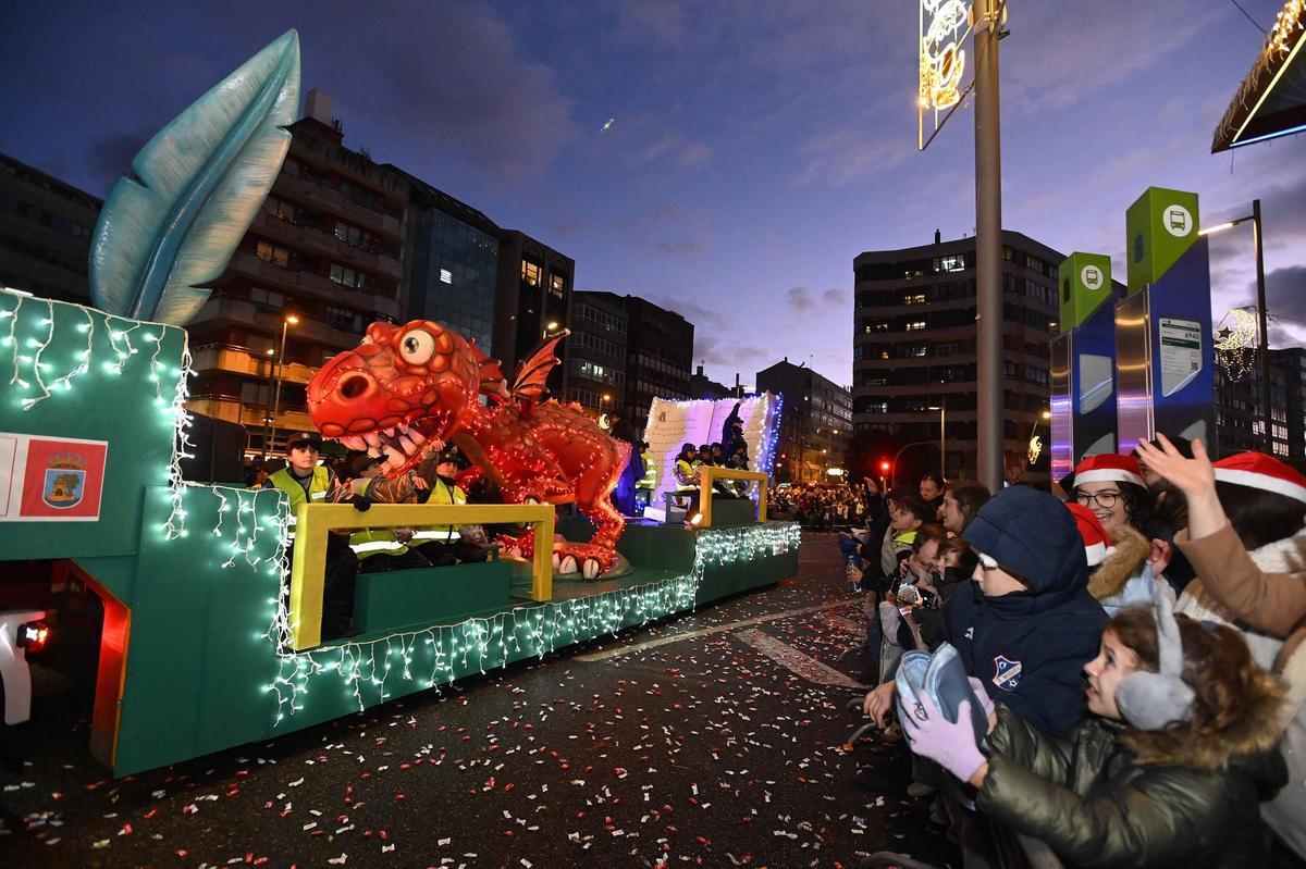 Los Reyes Magos recorren las calles de Vigo