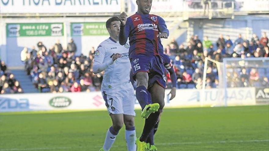 El Huesca no puede derribar el muro del Getafe en El Alcoraz