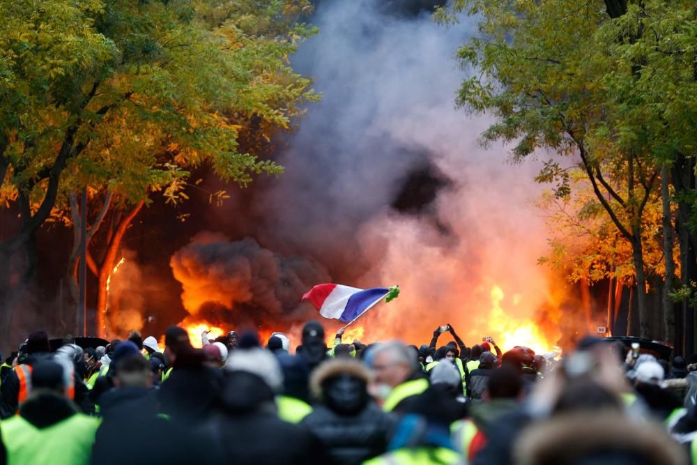 Enfrentamientos entre 'chalecos amarillos' y Policía en París