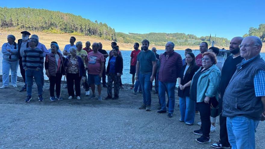 Concentración promovida por el BNG en el embarcadero.
