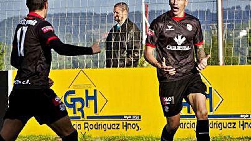 Rubiato celebra un gol con el Zamora ante el RSD Alcalá.