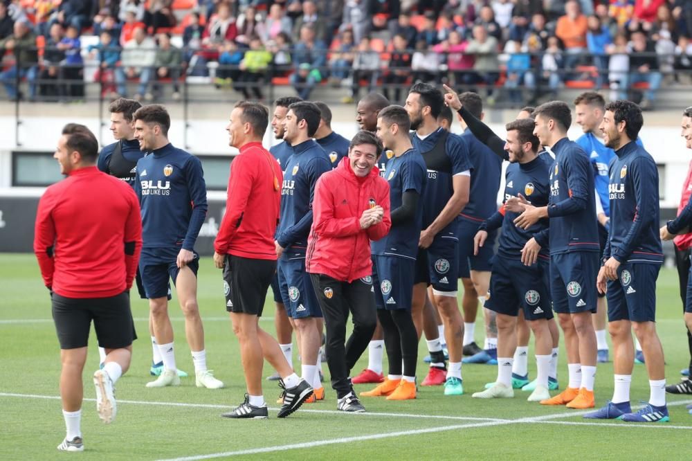 Las imágenes del entrenamiento a puerta abierta del Valencia CF