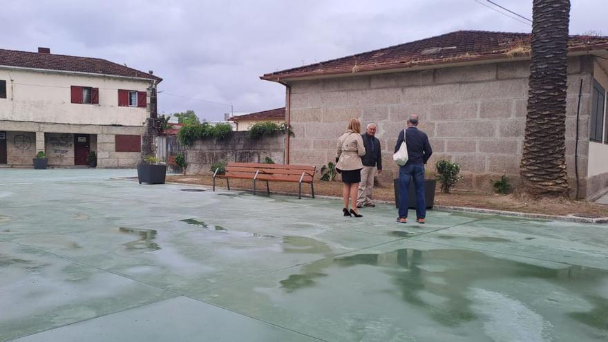 Redondela humaniza el vial de las casas de los maestros