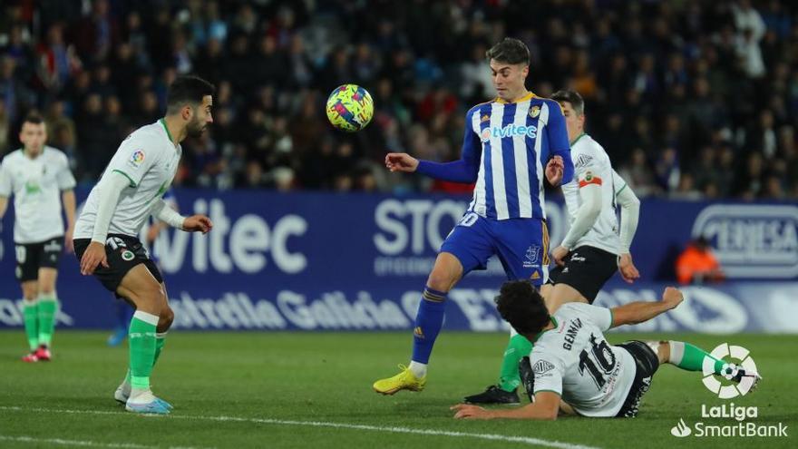 Ponferradina y Racing dan una vida extra al Málaga CF