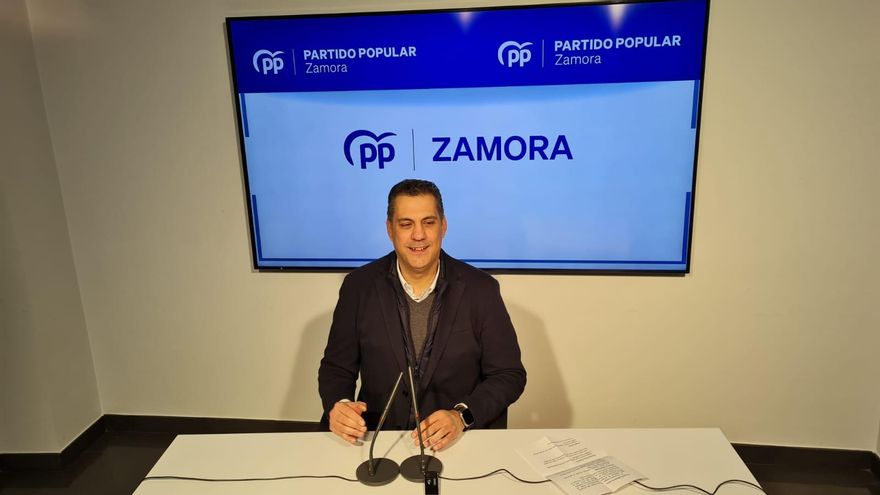 Alberto Castro acusa al PSOE de &quot;atacar sistemáticamente&quot; al sector del azúcar