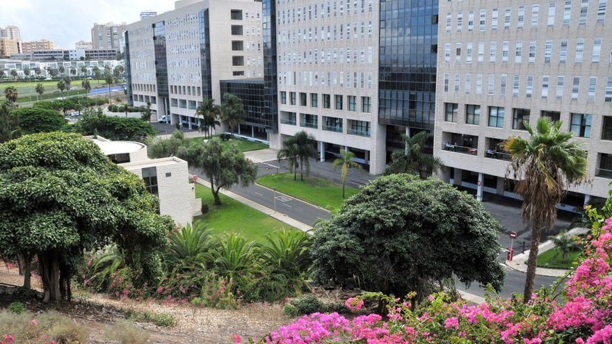 Exterior del Hospital Universitario Doctor Negrín, en Las Palmas de Gran Canaria.