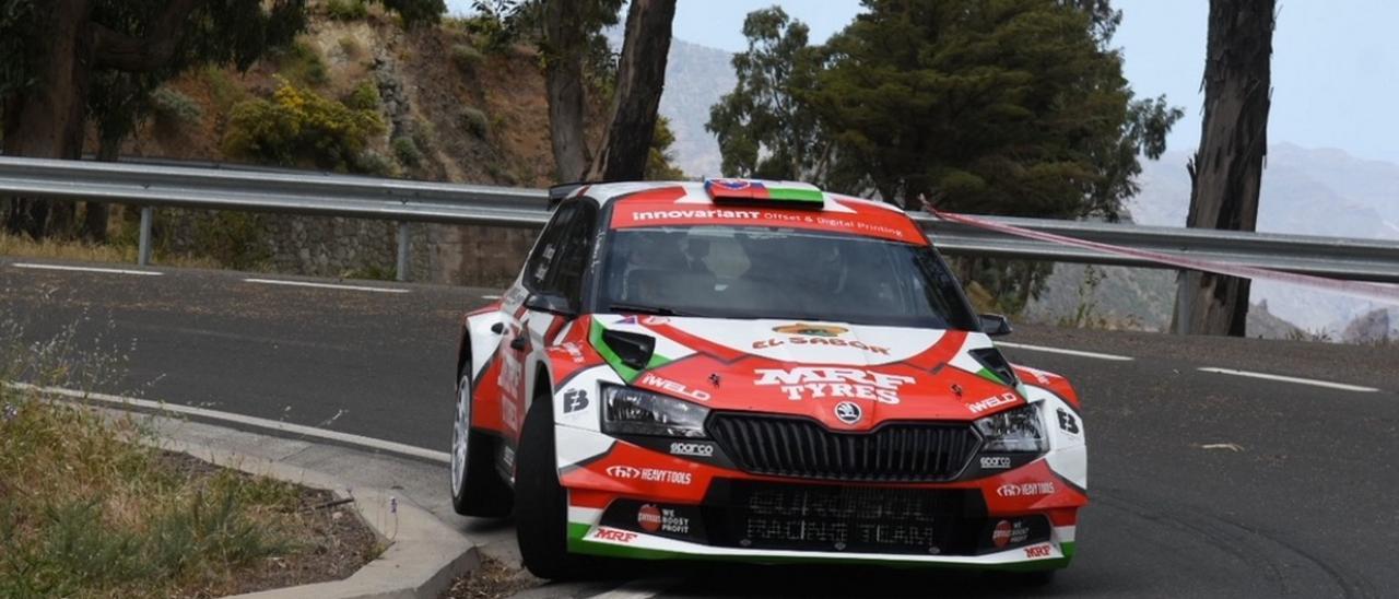 Efren Llarena con Skoda Fabia Rally2 en los tests de Tejeda