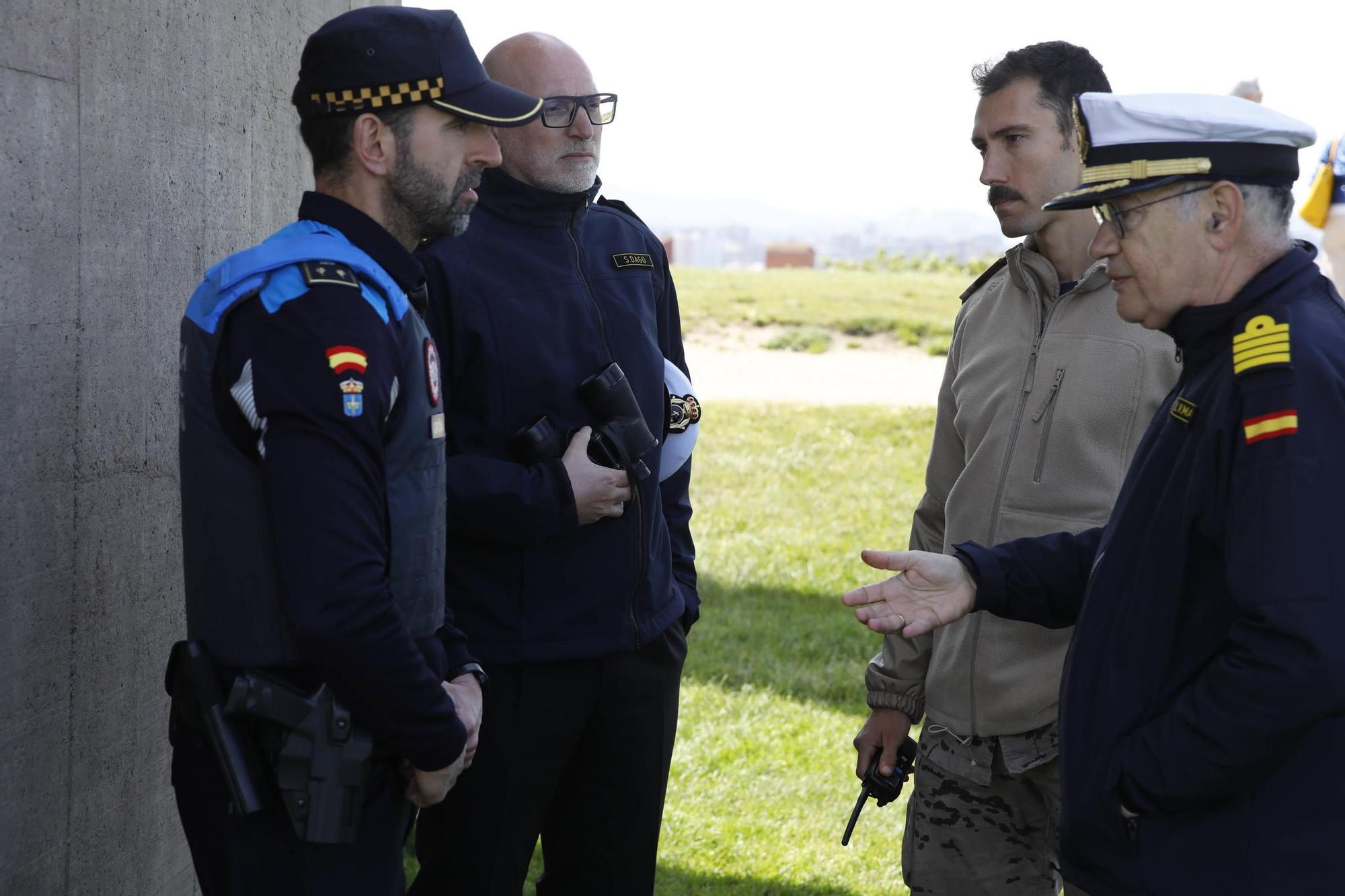 En imágenes: Así fueron las labores de desactivación de tres obuses en la costa de Gijón