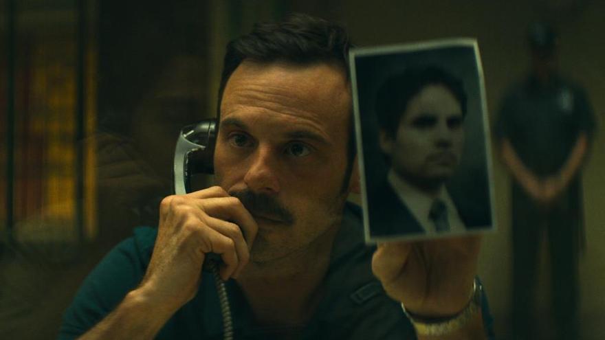 Scoot McNairy interpreta al agente de la DEA Walt Bresilin.