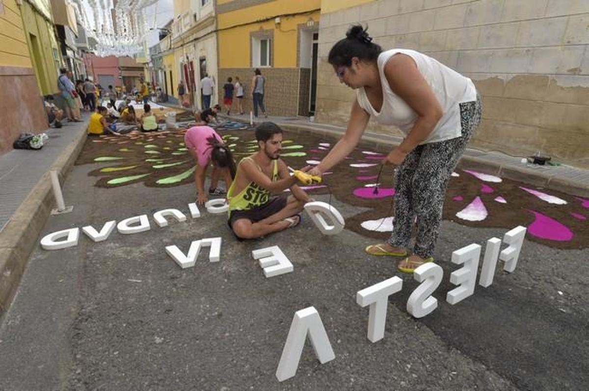 Alfombras por la fiesta de la Vingen del Carmen, ... Alfombras por la fiesta de la Vingen del Carmen, ...
