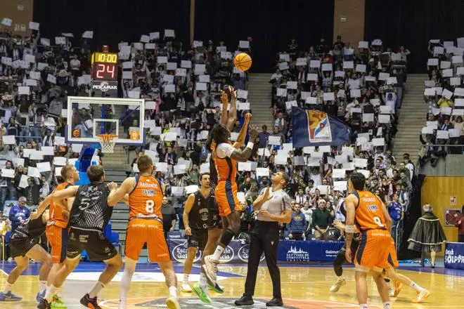 El Obradoiro tumba al Coruña y acaba con su imbatibilidad en el derbi