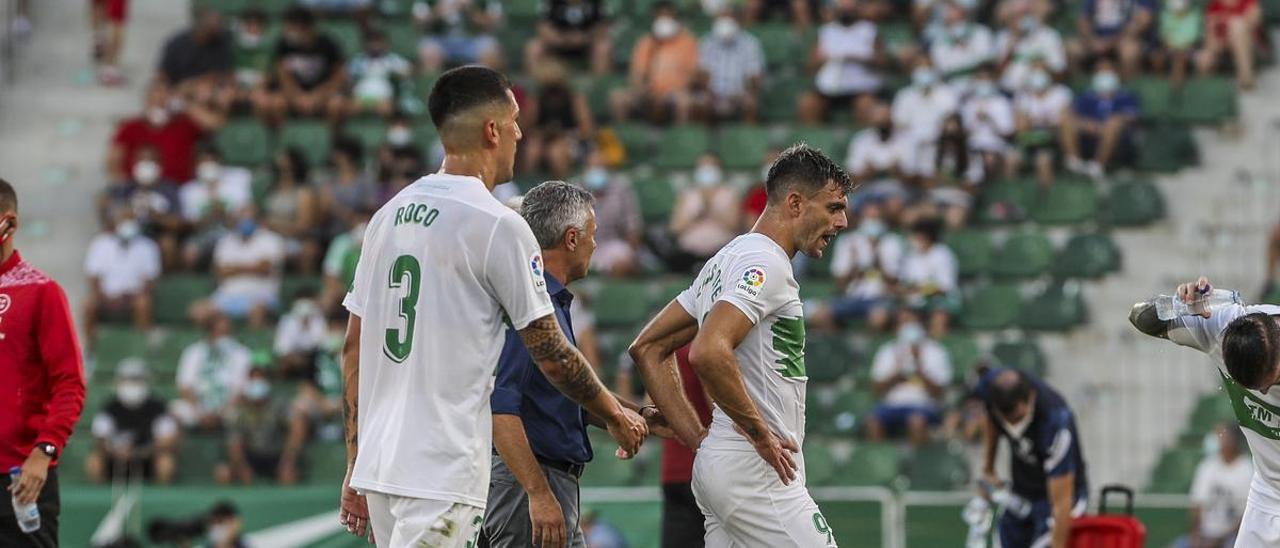 Lucas Boyé y Enzo Roco, junto a Fran Escribá, se lamentan en un partido de esta temporada.