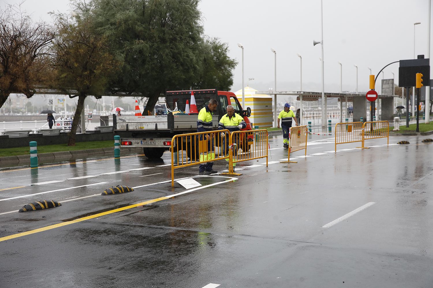 En imágenes: así ha sido la reapertura al tráfico del "cascayu" de Gijón