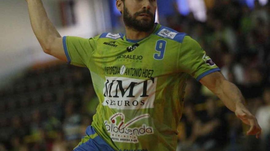 Octavio marcó en La Roca cinco de los goles del MMT Seguros.