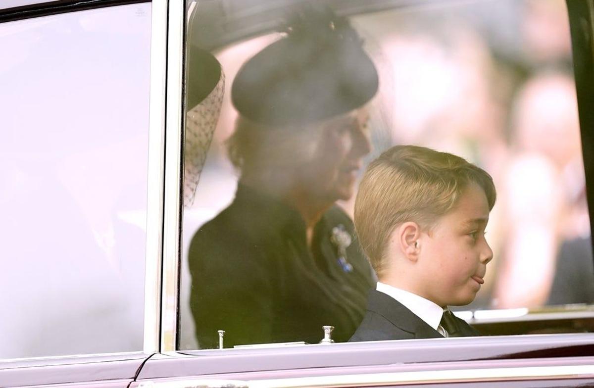 FUNERAL DE ESTADO DE ISABEL II DE INGLATERRA: el príncipe George saca la lengua