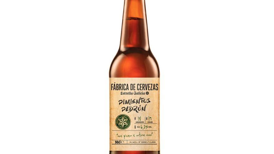Botellín de la nueva serie de cervezas de Estrella Galicia con sabor a pimientos de padrón. // HDR