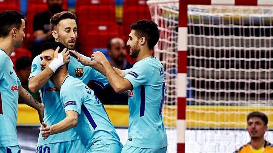 Mario Rivillos celebra un gol con su último equipo, el Barça