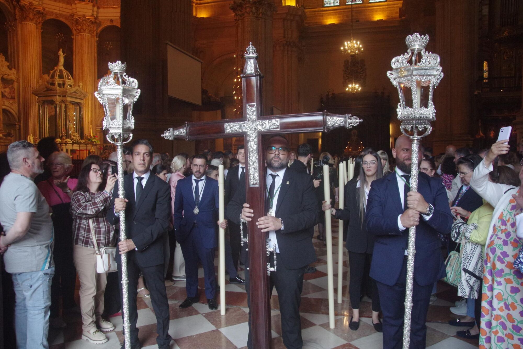 Procesión triunfal de regreso de la Virgen de la Esperanza a su basílica tras su peregrinación a Roma