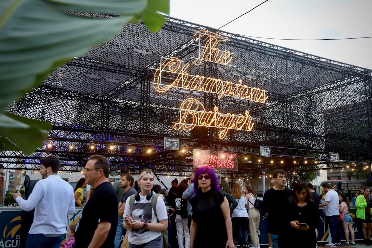 Los cordobeses llenan The Champions Burger