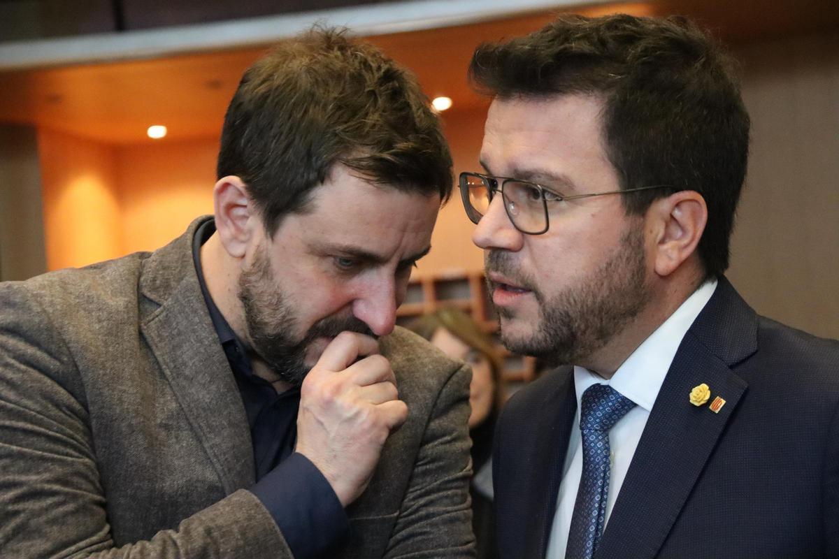 El eurodiputado Toni Comín (Junts) y el president Pere Aragonès este miércoles en Bruselas.