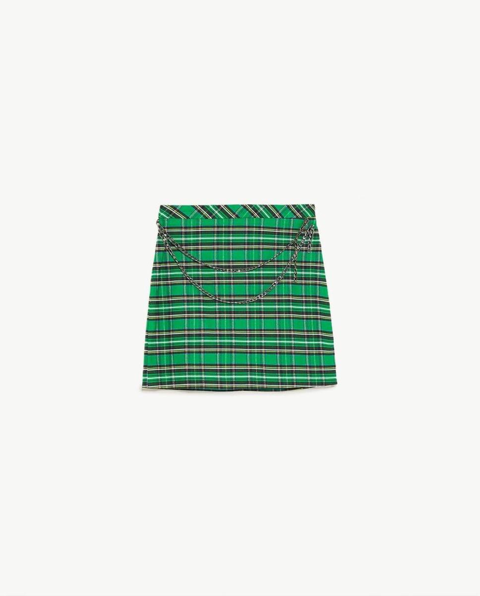 Minifalda de cuadros verde con cadenas
