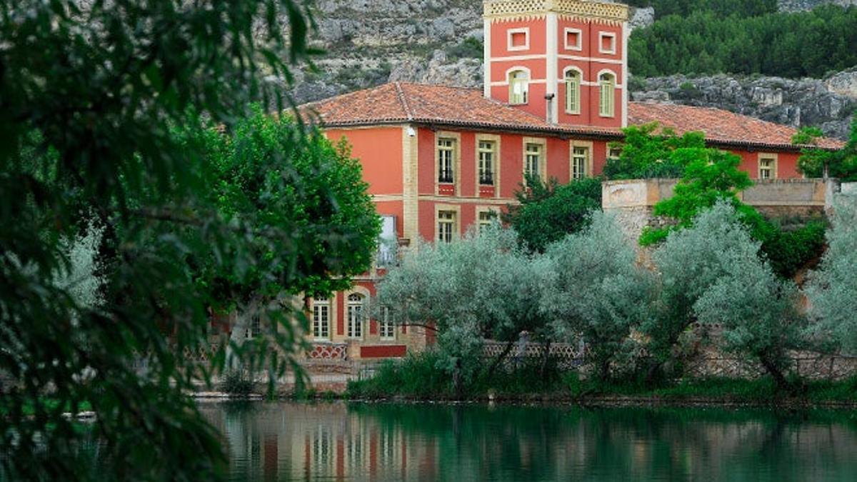 La comarca de Calatayud vive el apogeo del termalismo desde el siglo XIX, aquí podemos ver el balneario Termas Pallarés.