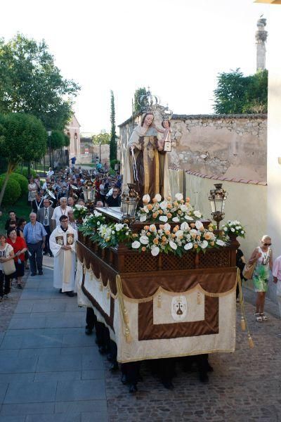 La procesión del Carmen toma el casco antiguo