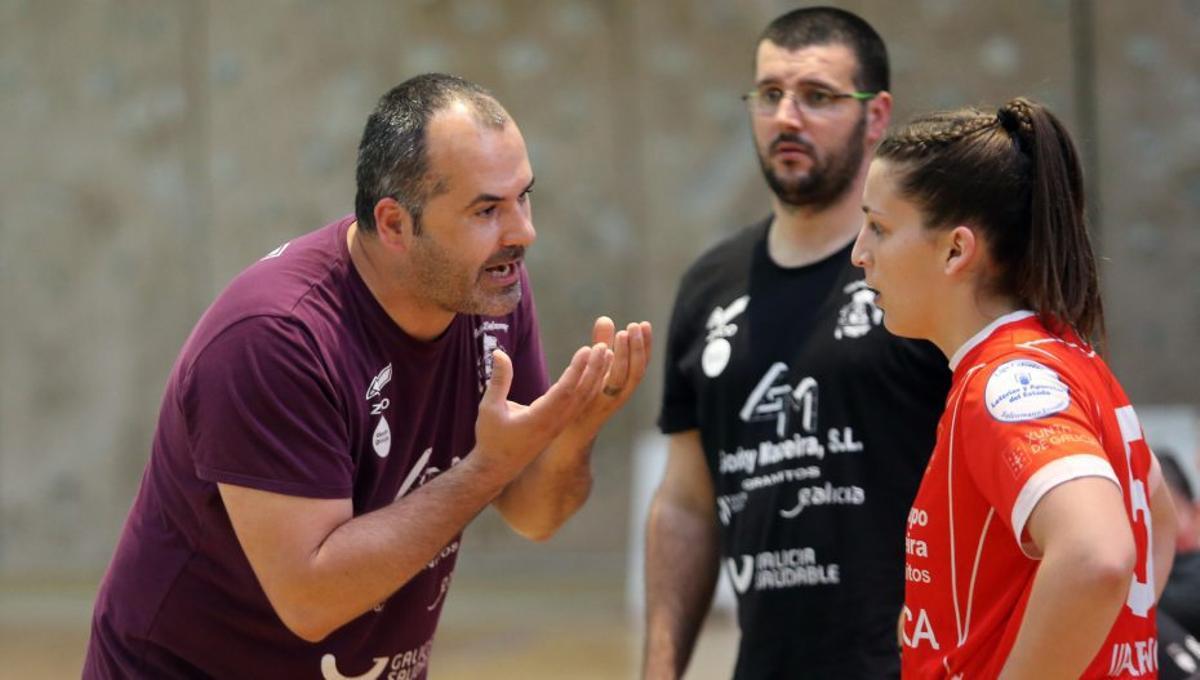 Como axudante de Abel Estévez. | MARTA G. BREA