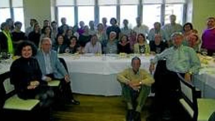 Reencuentro de alumnos de Filología veinticinco años después de dejar las aulas universitarias