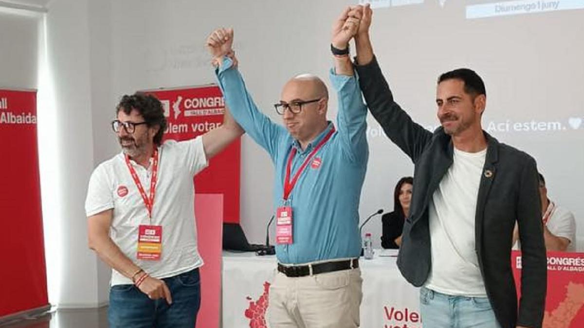 Fede Vidal, arropado por Bielsa y Vicent Mascarell.