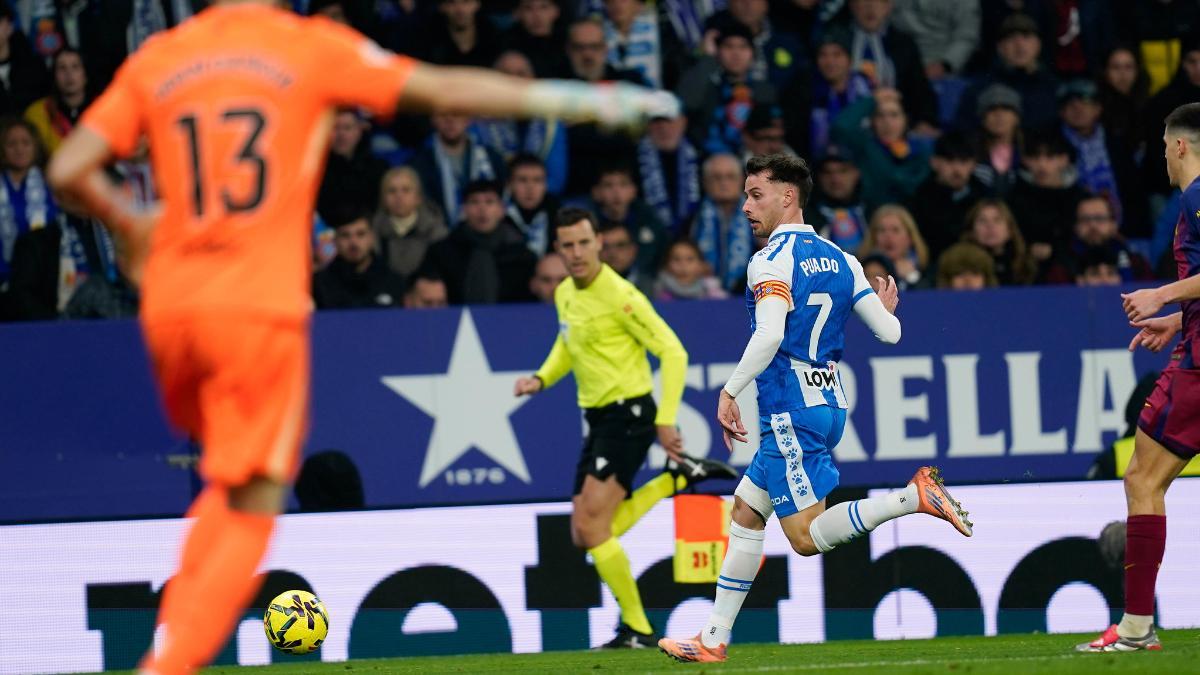 Javi Puado, en el derbi contra el Barça