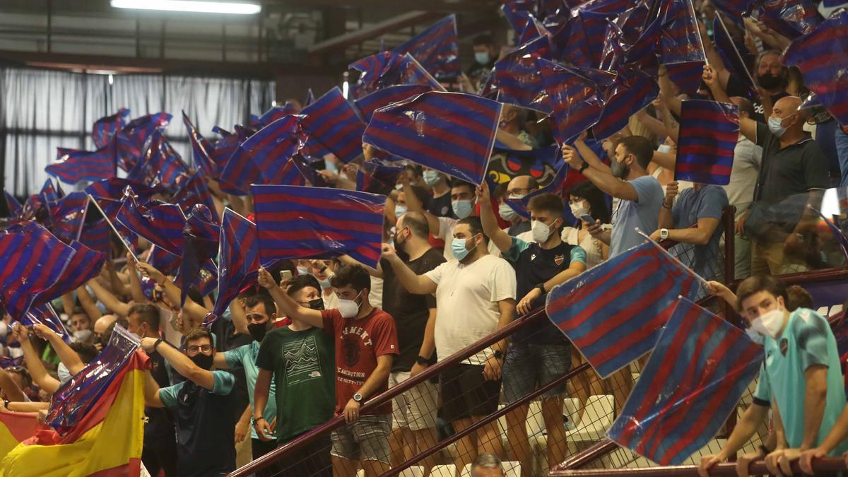 Las mejores imágenes del Levante UD-FS - Barcelona