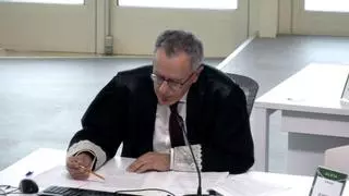 Accidente de Angrois: El fiscal retira la acusación contra el cargo de Adif y el abogado del maquinista replica: "Debe haber visto otro juicio"