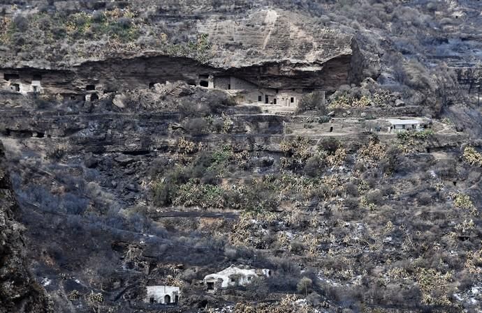 23/08/2019 RISCO CAÍDO. ARTENARA. Paisaje por el camino que lleva a Las cuevas de Risco Caído después del incendio.   Fotógrafa: YAIZA SOCORRO.  | 23/08/2019 | Fotógrafo: Yaiza Socorro