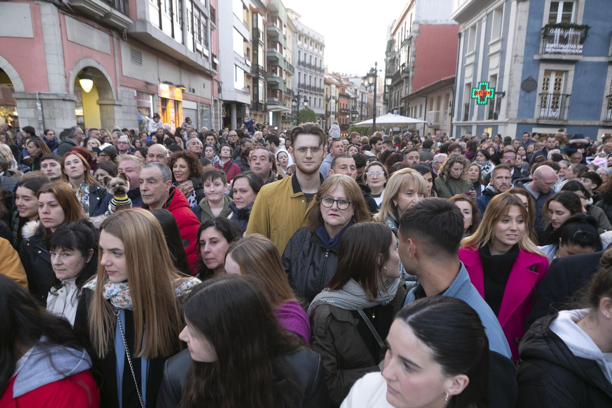 EN IMÁGENES: Así fue la procesión del Encuentro en Avilés