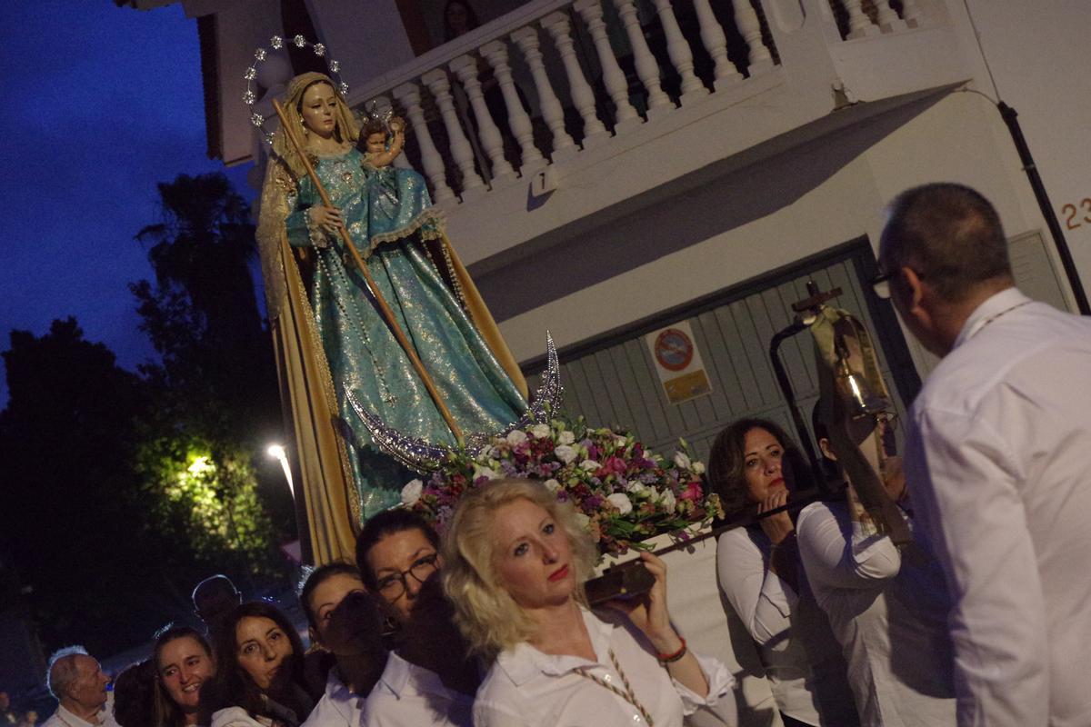 Las mejores imágenes del rosario con antorcha de la Santísima Virgen de las Cañas, en el Puerto de la Torre