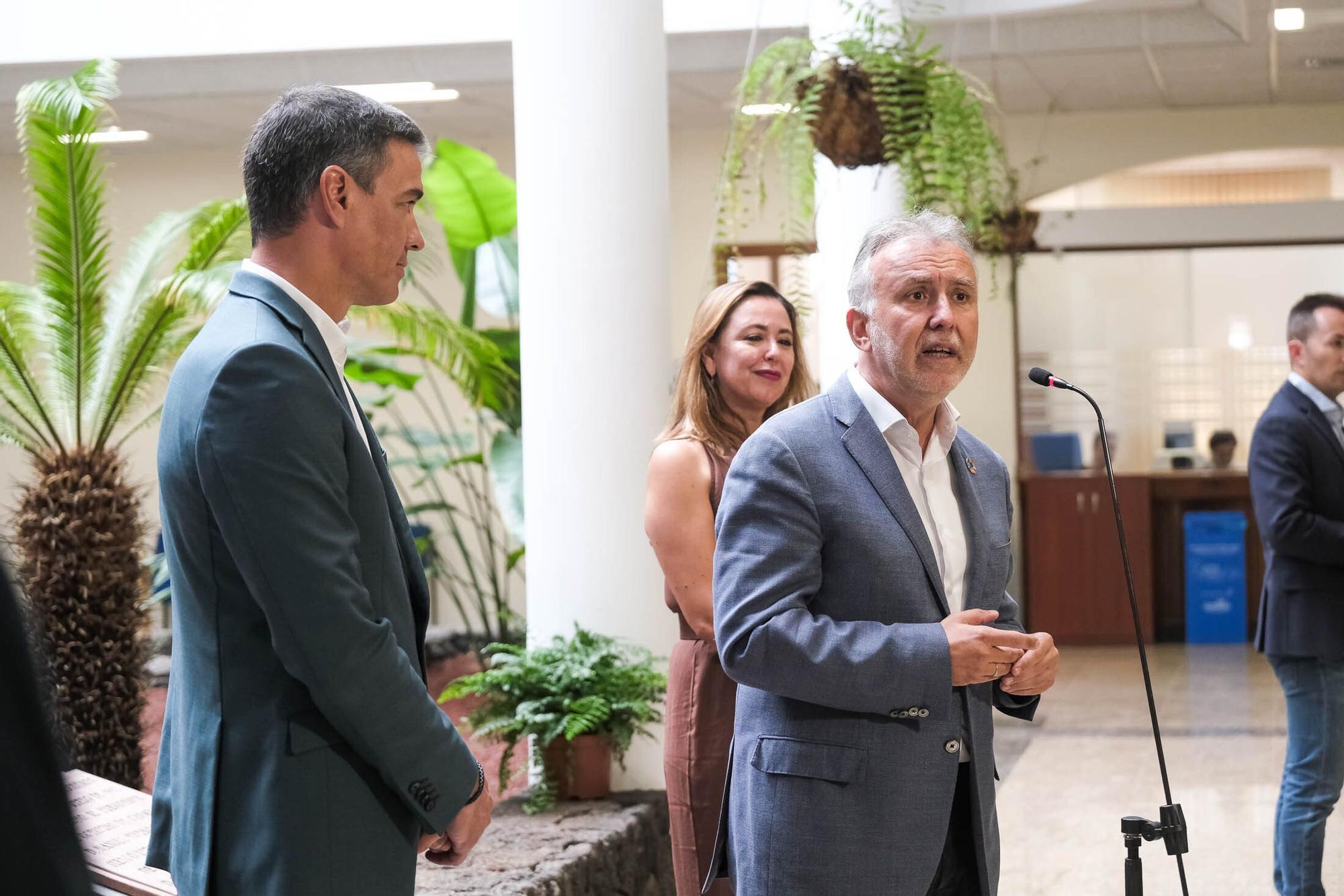 Encuentro entre Pedro Sánchez y Ángel Víctor Torres en el Cabildo de Lanzarote