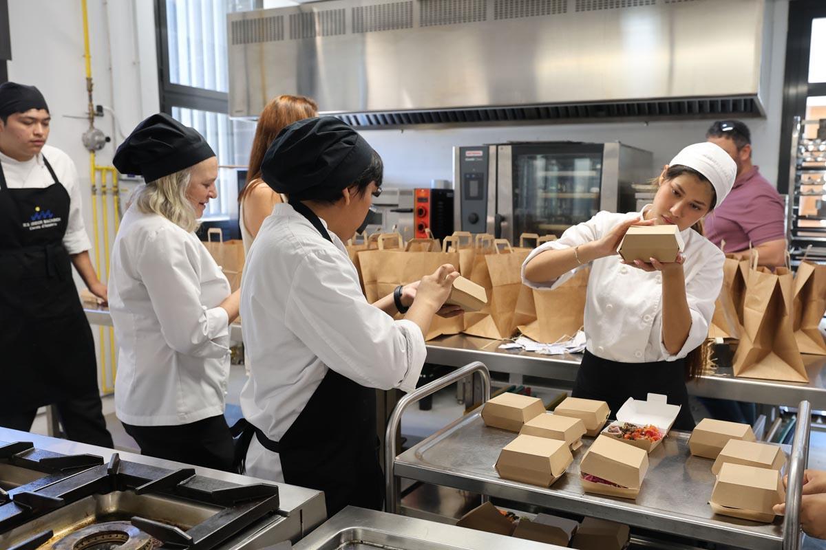 Todas las imágenes del taller de cocina en el IES Macabich de Ibiza