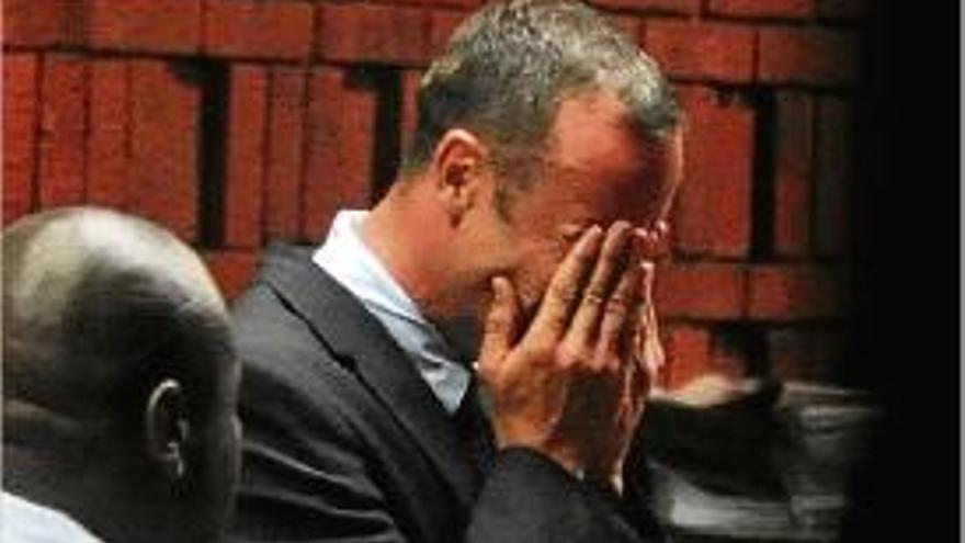 Pistorius seguirà a la presó mentre la seva família el considera innocent