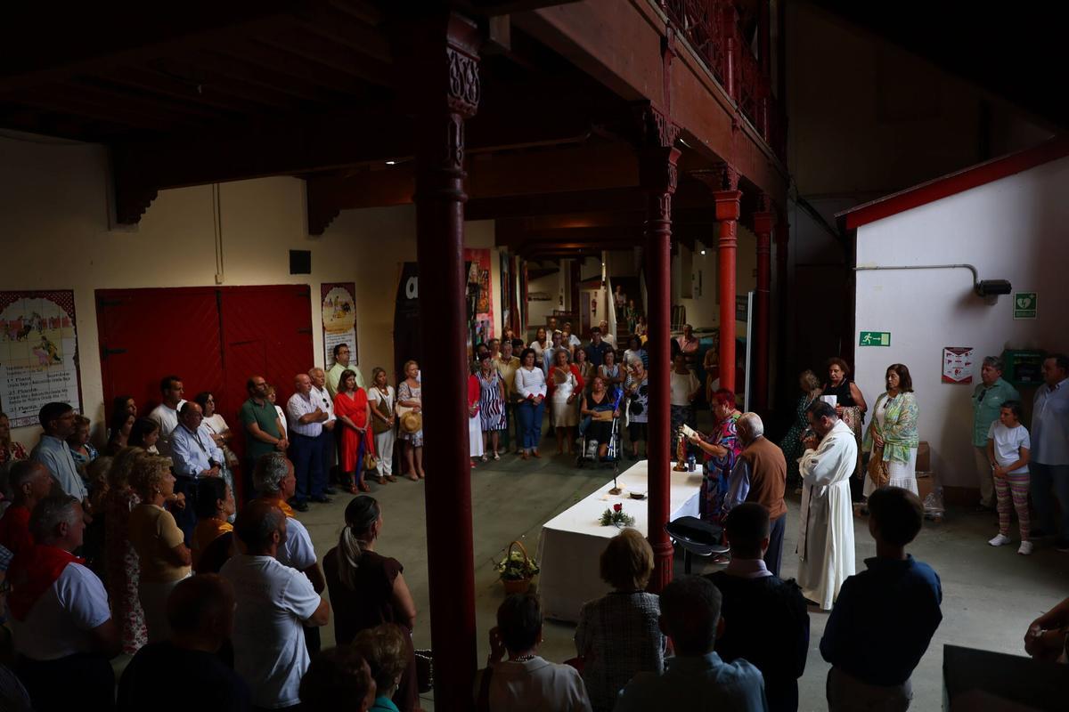 La misa del día de Begoña en la plaza de toros de Gijón, en imágenes La misa del día de Begoña en la plaza de toros de Gijón, en imágenes