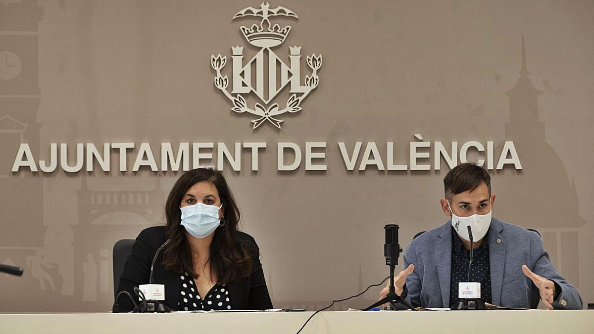 Sandra Gómez y Sergi Campillo en la Junta de Gobierno Local de ayer. | LEVANTE-EMV