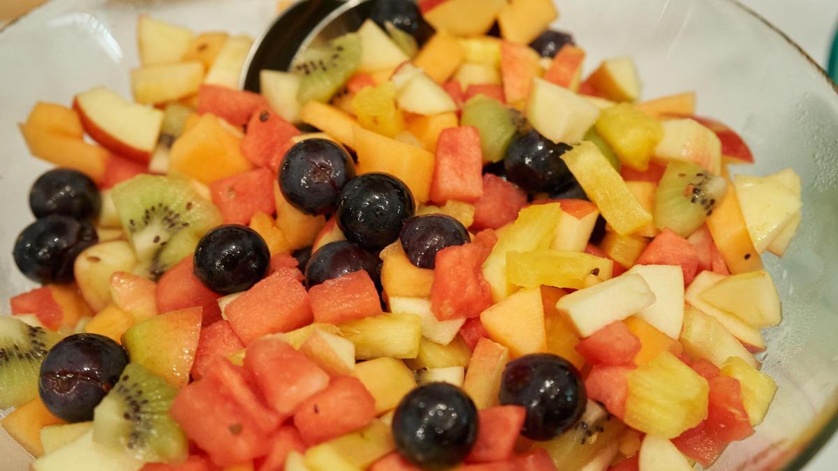 Esta ensalada de frutas tropical es muy baja en calorías